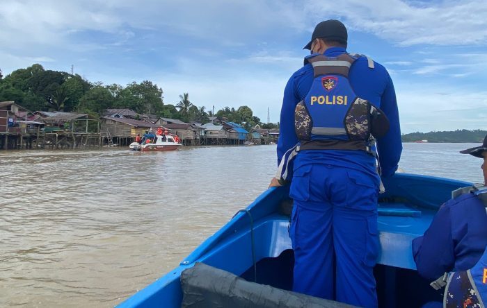 Sat Polairud Polres Berau Cari Korban Tenggelam Di Perairan Sambakungan