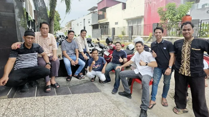 Acara Halal Bihalal berlangsung di kediaman H. Faisal Nangyu dan Hj. Erni Haris, Perumahan Bumi Sempaja City, Samarinda, dihadiri oleh para tokoh masyarakat, sesepuh, pengurus, serta keluarga besar Ikabes. Foto: BorneoFlash/Ist