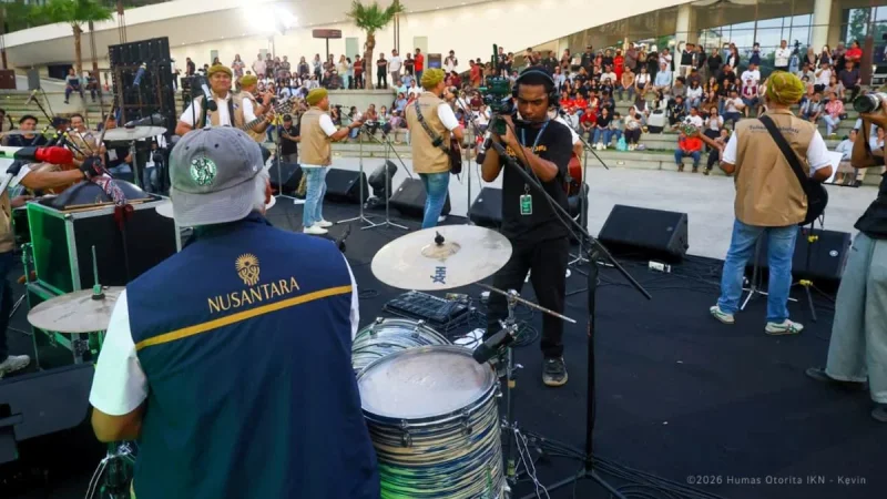 Antusiasme pengunjung berdendang bersama para seniman Batak dalam rangka Konser Road to 165 tahun HKBP. Foto: HO/Humas Otorita IKN