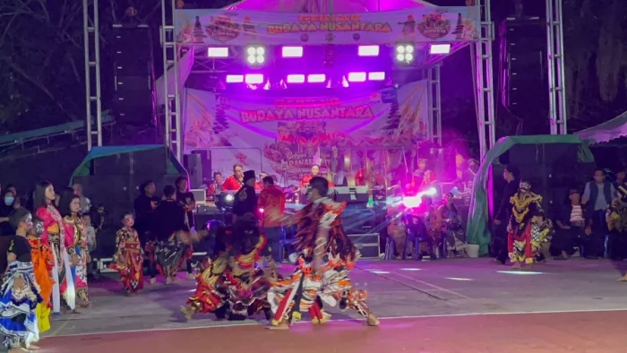 Gebyar Budaya Nusantara yang digelar di Lapangan Tennis Indoor BJBJ, pada Sabtu (18/4/2026) Malam. Foto: BorneoFlash/Niken Sulastri