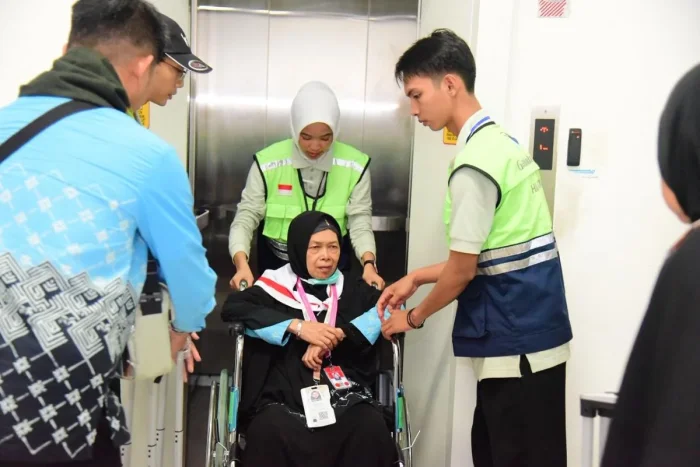 Jemaah haji kloter pertama melalui Bandar Udara Internasional SAMS Sepinggan Balikpapan. Foto: BorneoFlash/Ist