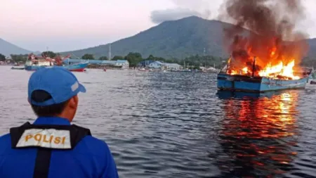 KM Maranatha 04 Terbakar di Selat Lembeh, Diduga Korsleting Listrik, Dua ABK Selamat