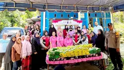 Polwan Polda Kaltim dan Bhayangkari Salurkan Bantuan Gula untuk Warga Manggar