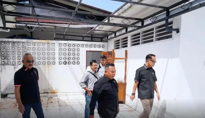 Komisi III DPRD Kota Balikpapan melakukan kunjungan lapangan bersama Dinas Pekerjaan Umum dan konsultan perencana, untuk meninjau rumah jabatan Wakil Wali Kota Balikpapan, pada Selasa (28/4/2026). Foto: BorneoFlash/Ist