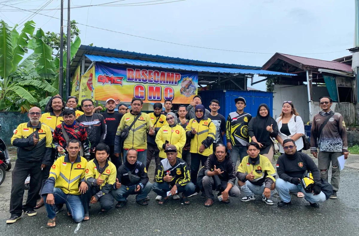 Maxim kantor cabang Balikpapan menyelenggarakan kegiatan aksi bersih-bersih lingkungan di area Pantai La Grandeur, Balikpapan. Foto: HO/Maxim