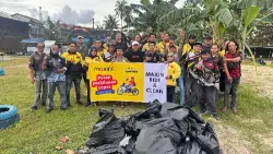 Maxim Balikpapan dan Mitra Pengemudi Bersihkan Pantai La Grandeur