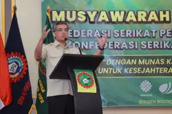 Menaker: Hubungan Industrial Harus Naik Kelas agar Pekerja Tak Tertinggal oleh AI