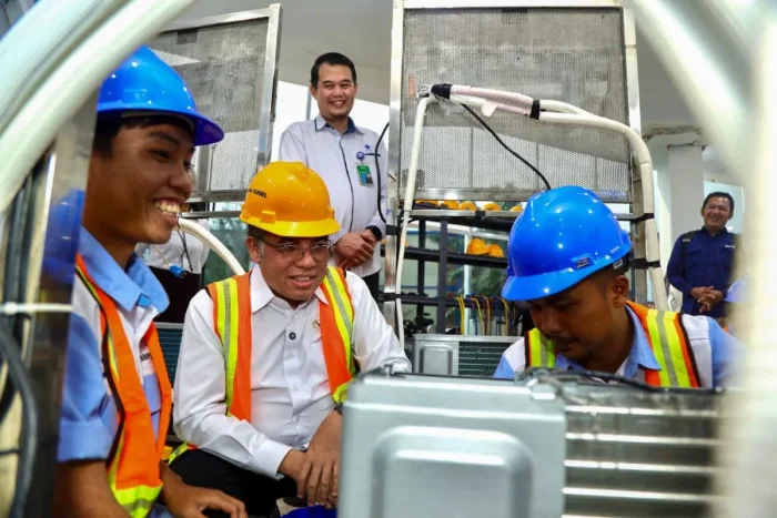 Menteri Ketenagakerjaan (Menaker), Yassierli saat meninjau pelaksanaan Pelatihan Vokasi Nasional (PVN) 2026 di BBPVP Medan, pada Selasa (21/4/2026). Foto: HO/Biro Humas Kemnaker