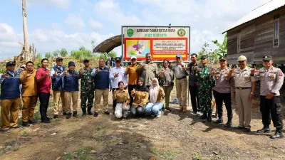 Pulihkan Hutan Rusak Akibat Perambahan, Otorita IKN Tanam 100 Pohon di Tahura Soeharto