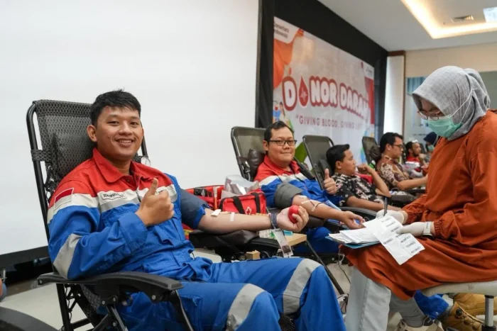 PT KPB menggelar kegiatan donor darah dan pemeriksaan Voluntary Counseling and Testing (VCT) HIV, Rabu (15/4/2026). Foto: HO/KPB