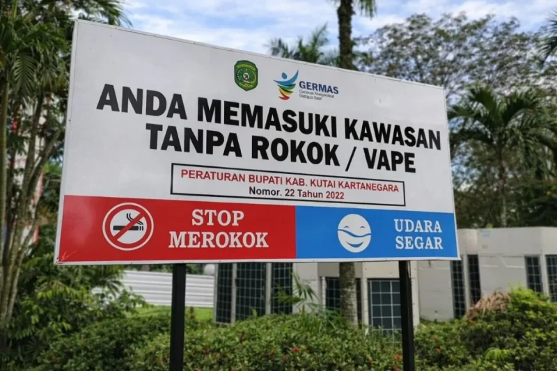 Papan penerapan untuk kawasan bebas asap rokok. Foto: BorneoFlash/Ernita Sriana