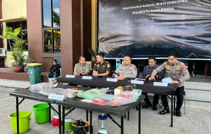 Pemusnahan barang bukti yang dilakukan Polresta Samarinda. Foto: BorneoFlash/Nur Ainunnisa