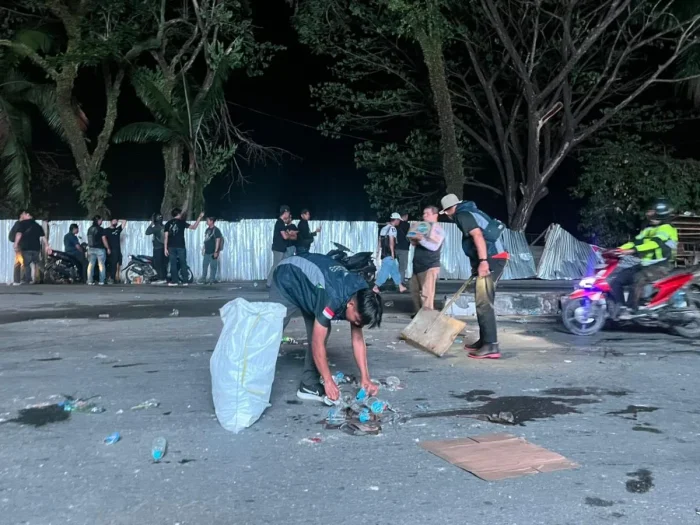 Dari DPRD ke Kantor Gubernur, DLH Samarinda Sapu Bersih Sisa Sampah Demo