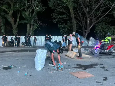 Dari DPRD ke Kantor Gubernur, DLH Samarinda Sapu Bersih Sisa Sampah Demo