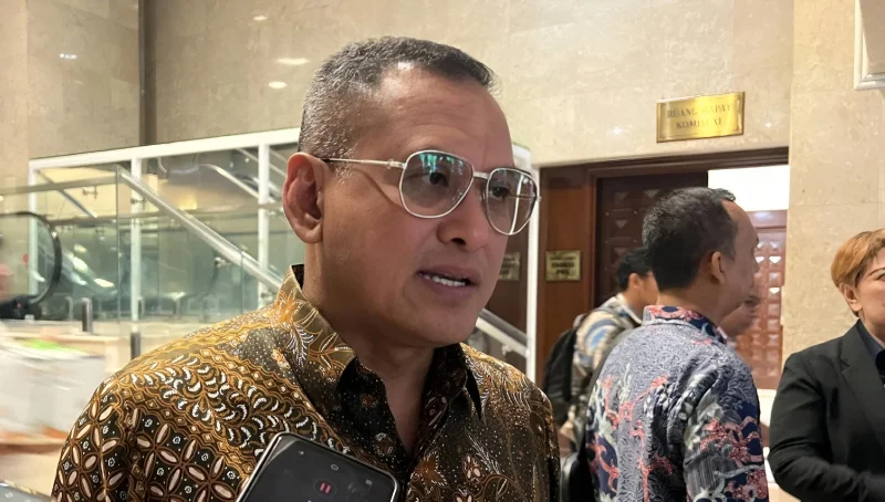 Direktur Utama Pupuk Indonesia Rahmad Pribadi menjawab pertanyaan awak media usai Rapat Kerja dengan Komisi XI DPR RI di Jakarta, Kamis (2/4/2026). FOTO : ANTARA/Harianto.