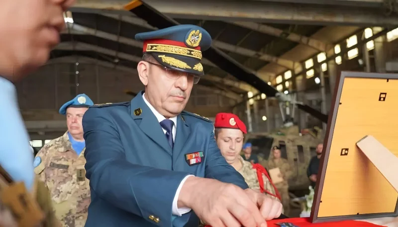 Force Commander (FC)/Head of Mission l UNIFIL Mayor Jenderal Diodato Abagnara pimpin upacara memorial di Hanggar Lebanese Air Force Beirut sebagai penghormatan terakhir untuk tiga prajurit TNI yang gugur dalam misi perdamaian dunia di Lebanon Selatan, Kam