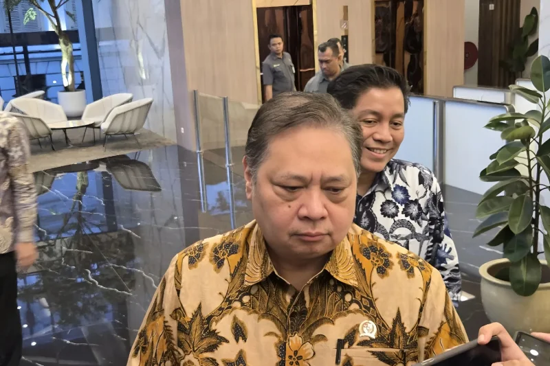 Menteri Koordinator Bidang Perekonomian Airlangga Hartarto saat ditemui wartawan di kantornya di Jakarta, Kamis (9/4/2026). FOTO: ANTARA/Bayu Saputra