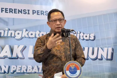 Dorong Energi Bersih, Mendagri Minta Pajak Kendaraan Listrik Dikurangi