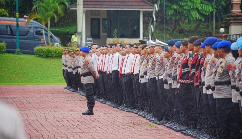 Polda Kaltim Gelar Apel pagi Personel dan ASN bertempat di Lapangan Mapolda Kaltim, pada Senin (13/04/2026). Foto: HO/Humas Polda Kaltim