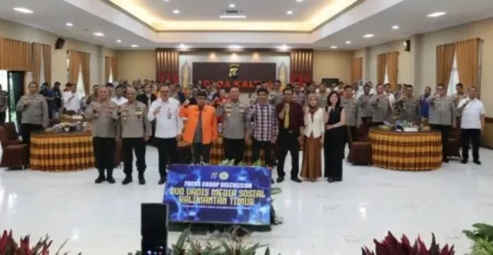 Kapolda Kaltim Irjen Pol. Endar Priantoro, S.H., S.I.K., C.F.E., M.H, didampingi Wakapolda Kaltim Brigjen Pol. Adrianto Jossy Kusumo, S.H., M.Han serta para pejabat utama Polda Kaltim, Saat FGD Pusat Studi Kepolisian di Gedung Mahakam Polda Kaltim, pada Rabu (29/4/2026).  Foto: HO/Humas Polda Kaltim