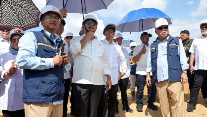 Presiden Prabowo telah menandatangani desain pembangunan Kawasan Legislatif dan Yudikatif IKN dan mendapatkan apresiasi saat kunjungan Pimpinan MPR RI ke persil kawasan legislatif. Foto: HO/Humas Otorita IKN