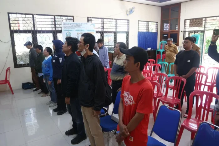 Puluhan wartawan mengikuti kegiatan sosialisasi kerja sama lintas sektor dalam pencegahan KtPA, yang digelar di Aula Kelurahan Telaga Sari, Kecamatan Balikpapan Kota, pada Selasa (28/4/2026). Foto: BorneoFlash/Ist