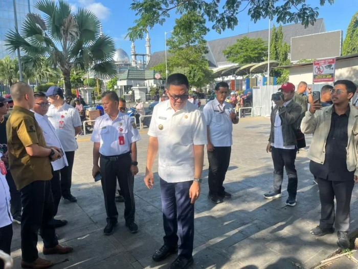 Wali Kota Samarinda, Andi Harun, bersama jajaran saat meninjau kawasan Teras Samarinda, pada Rabu Sore (22/4/2026). Foto: BorneoFlash/Nur Ainunnisa
