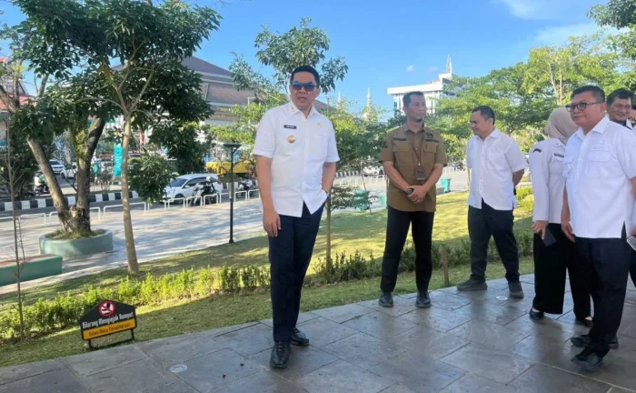 Wali Kota Samarinda, Andi Harun, bersama jajaran saat meninjau kawasan Teras Samarinda, pada Rabu Sore (22/4/2026). Foto: BorneoFlash/Nur Ainunnisa