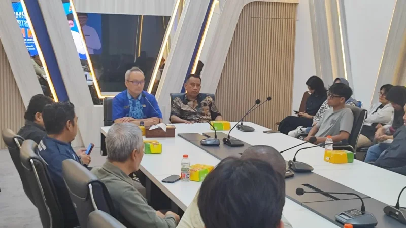 Puluhan jurnalis dari berbagai media baik cetak maupun elektronik menghadiri undangan Silaturahmi Diskominfo Staper Kutim yang beralamat di jalan Prof Dr Sudiatmo Kawasan Pemerintah Bukit Pelangi Sangatta, pada Kamis (02/04/2026). Foto: HO/https://kutaiti