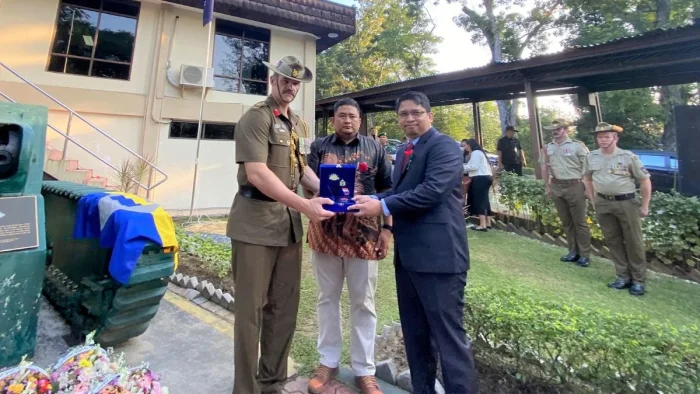 PHKT bersama Kedutaan Besar Australia di Indonesia beserta perwakilan dari Pemprov Kaltim, TNI dan SKK Migas Kalsul menyelenggarakan upacara Dawn Service dalam rangka peringatan ANZAC Day 2026 di Kompleks Pasir Ridge, Balikpapan, pada 25 April 2026. Foto: HO/PHKT