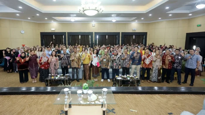 Grup PT Pertamina Hulu Indonesia (PHI) di lingkungan Zona 10 menggelar talkshow kesehatan terkait kanker, demo kecantikan (beauty demo), dan layanan pemeriksaan kesehatan gratis di PRCC Auditorium, Kompleks Pasir Ridge Balikpapan, pada Selasa, 28 April 2026. Foto: HO/PHI
