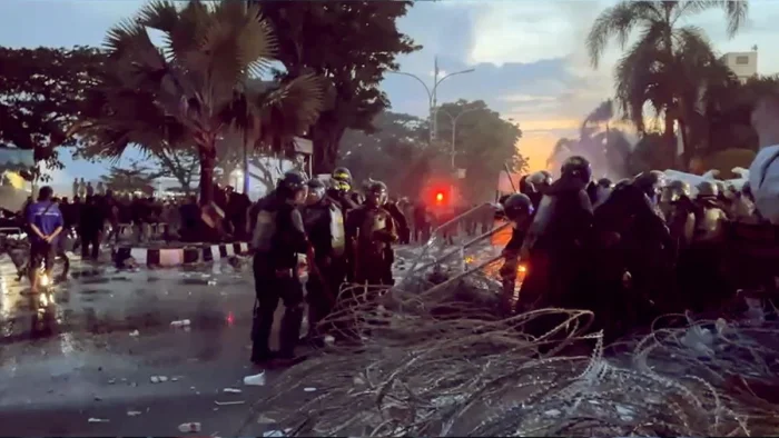 Demo Ricuh: Alarm Keras bahwa Rakyat Butuh Pemimpin Amanah dan Sistem Shohih