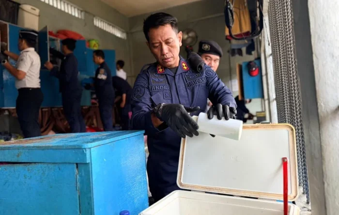 Lapas Kelas IIA Balikpapan melakukan pemberantasan handphone ilegal, narkoba, dan praktik penipuan di lingkungan pemasyarakatan melalui apel ikrar dan razia gabungan yang digelar, pada Jumat (8/5/2026). Foto: BorneoFlash/Ist