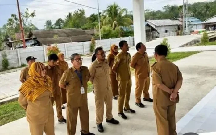 Awali Pekan dengan Semangat Pelayanan, Lurah Karang Joang Tekankan Disiplin dan Pelayanan Prima