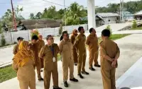 Awali Pekan dengan Semangat Pelayanan, Lurah Karang Joang Tekankan Disiplin dan Pelayanan Prima