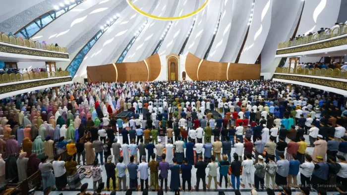 Iduladha Perdana di Masjid Negara IKN, Ribuan Paket Daging Kurban Dibagikan untuk Warga dan Pekerja