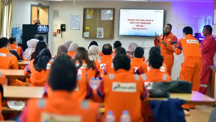 PHKT menghadirkan program Bincang Asik Soal MIGAS Ala PHI (BASO IGA PHI) Edisi Khusus Goes to Rig yang diikuti oleh 13 jurnalis dari media cetak, online, dan televisi di Kalimantan Timur pada 7 Mei 2026. Foto: HO/PHKT