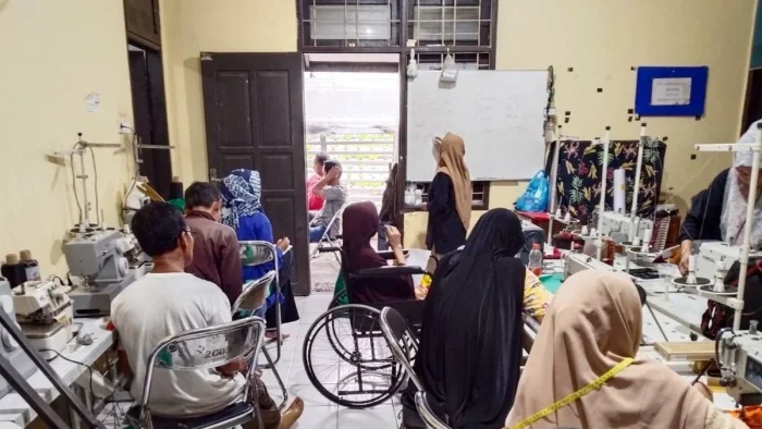 Dari Tak Bisa Menjahit hingga Mandiri, Penyandang Disabilitas Balikpapan Rasakan Manfaat Program PLN Selama 4 Tahun