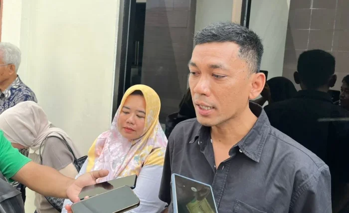 Perwakilan PT Petrotrans Utama, Christopher selaku Direktur Operasional dan kuasa hukum pelapor, Aulia Azizah, SH., MH. Foto: BorneoFlash/Niken Sulastri