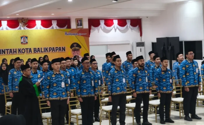 Pelantikan dan Pengambilan sumpah jabatan terhadap 55 pejabat fungsional di lingkungan pemkot, pada Jumat (8/5/2026). Foto: BorneoFlash/Niken Sulastri