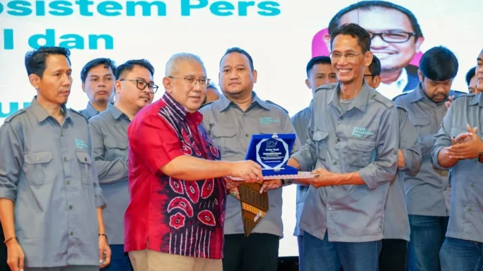 Pengukuhan Pengurus Serikat Perusahaan Pers (SPS) Kalimantan Timur Periode 2025–2029. Foto: HO/Humas Otorita IKN