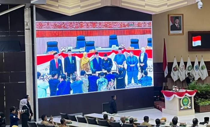 Penyerahan Laporan Hasil Pemeriksaan BPK RI atas laporan keuangan Pemerintah Provinsi Kalimantan Timur tahun anggaran 2025 dalam rapat paripurna DPRD Kaltim di Samarinda, pada Senin (25/5/2026). Foto: BorneoFlash/Nur Ainunnisa