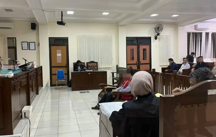 Persidangan perkara PT Petrotrans Utama dengan PT Dharma Putra Karsa, atas pasal penipuan dan penggelapan,di Pengadilan Negeri Balikpapan, pada Senin (4/5/2026). Foto: BorneoFlash/Niken Sulastri