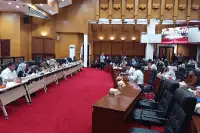 Natalius Pigai Minta Tata Kelola Program MBG Diperbaiki