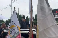 Prabowo Sapa Massa Pendukung Ekonomi Kerakyatan di DPR
