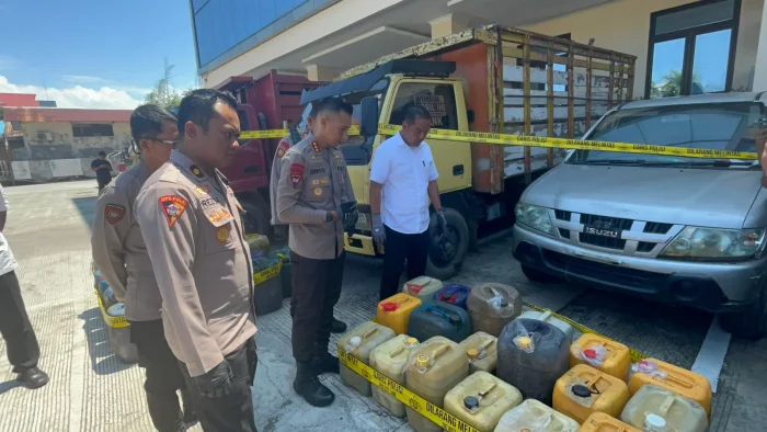 Polresta Balikpapan Berhasil mengungkap tiga kasus penimbunan dan penjualan ilegal solar subsidi serta Pertalite. Foto: BorneoFlash/Niken Sulastri