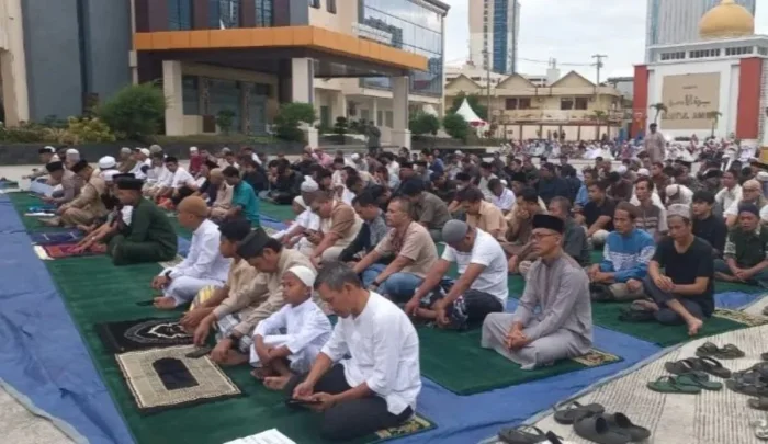 Polresta Balikpapan Bersama Masyarakat Gelar Sholat Idul Adha 1447 H dengan Khidmat