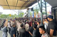 Massa Aksi 214 Jilid II Tembus Area DPRD Kaltim, Tuntut Kepastian Hak Angket