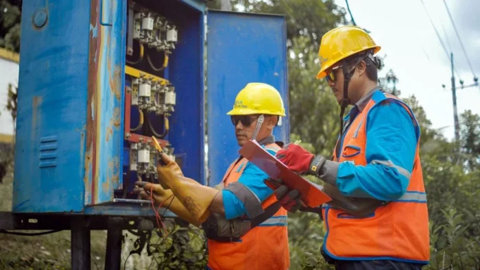 Di Balik Terangnya Kaltim dan Kaltara, Pekerja PLN Siaga di Hari Buruh