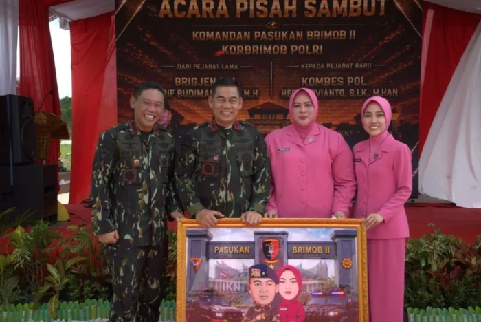 Upacara pisah sambut dan serah terima Pataka Komandan Pasukan Brimob II di Mako Pasukan Brimob II Jonggon, Kabupaten Kukar, Kalimantan Timur, pada Rabu (20/5/2026). Foto: BorneoFlash/IST